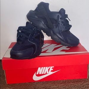 Navy Blue Nike Huaraches